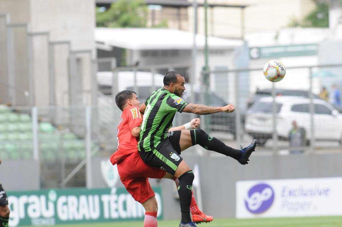 Fotos da vitria do Amrica sobre o Tombense, por 2 a 1, no Independncia, pela stima rodada do Campeonato Mineiro. Triunfo coloca Coelho na liderana do Estadual