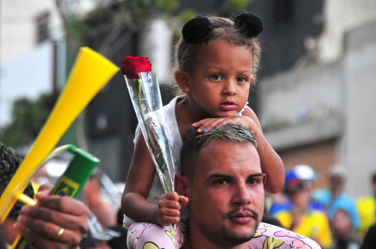 Movimento na Rua Alberto Cintra, em BH, durante jogo do Brasil contra a Srvia, pela abertura da Copa do Mundo do Catar