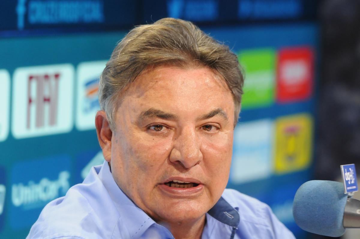 Novo gestor de futebol do Cruzeiro, Zez Perrella deu entrevista nesta sexta-feira, na Toca da Raposa II