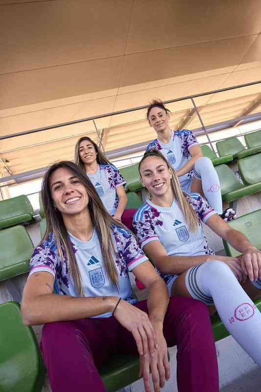 A Adidas apresentou oficialmente as novas camisas reservas das selees que disputam a Copa do Mundo feminina