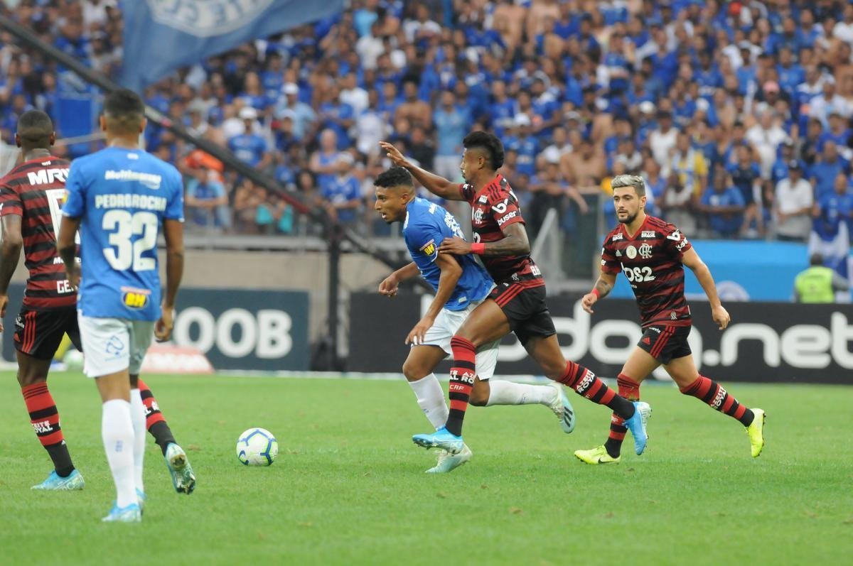 Cruzeiro e Flamengo se enfrentaram pela 20 rodada do Campeonato Brasileiro