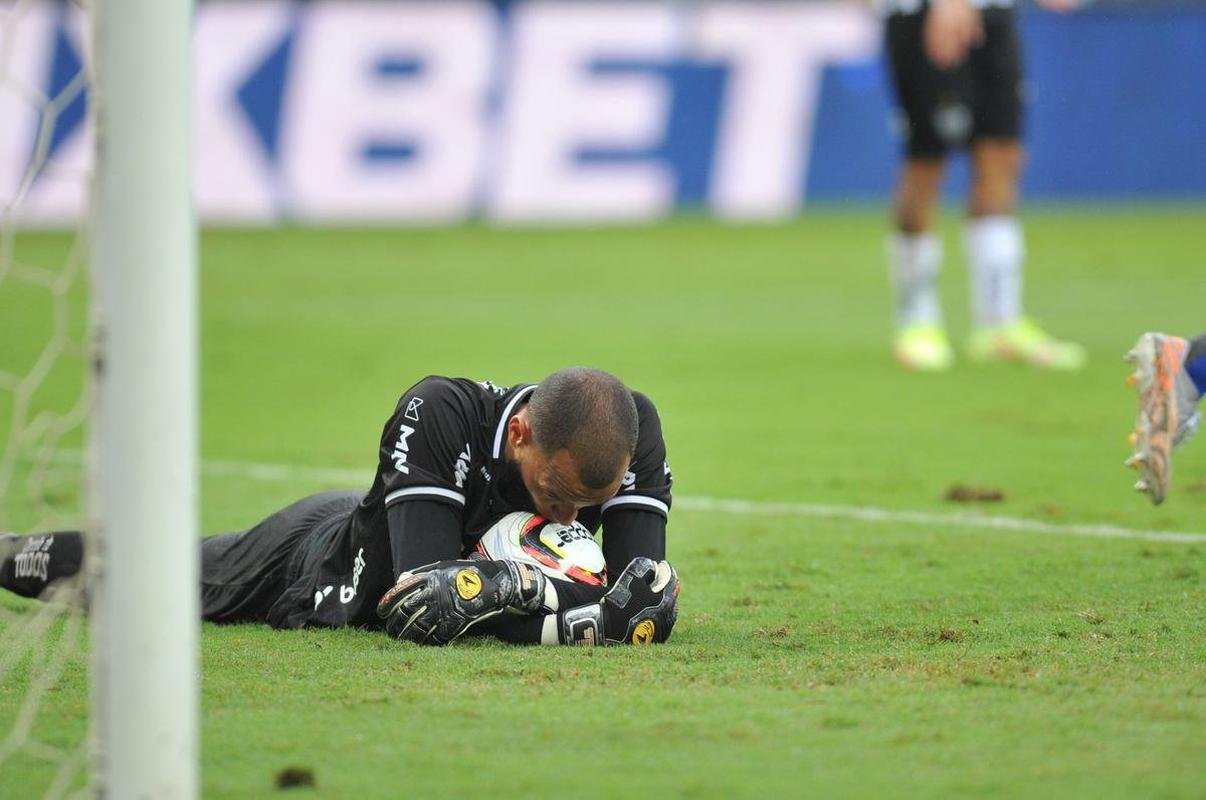 Galo venceu Cruzeiro com gols de Hulk (2) e Nacho. Edu descontou para a Raposa
