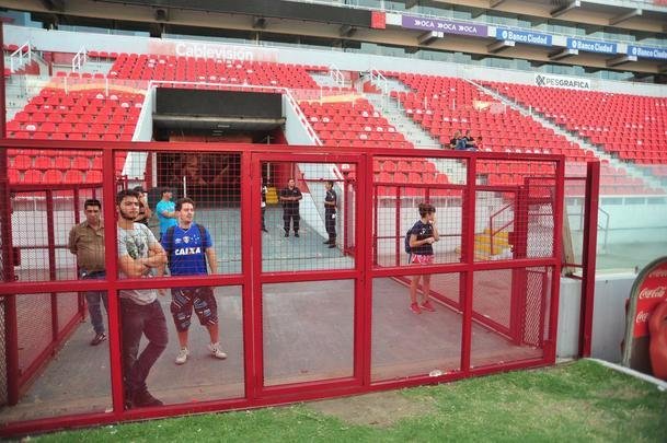 Fotos do treino do Cruzeiro no estdio Libertadores de Amrica, casa do Independiente, em Avellaneda. Time celeste fechou preparao para o jogo contra o Racing, s 21h30 desta tera-feira, no El Cilindro, pela primeira rodada do Grupo 5 da Copa Libertadores (Ramon Lisboa/EM D.A Press)