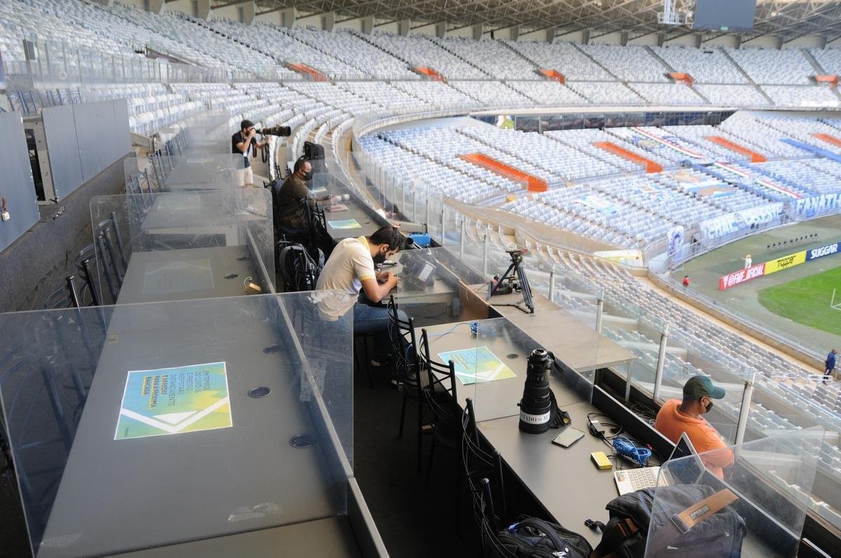 Cruzeiro enfrentou a URT, pela 10 rodada do Estadual