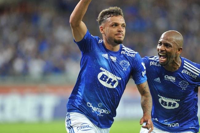 Fotos do jogo entre Cruzeiro e Pouso Alegre