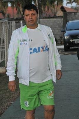 Presidente Marcus Salum apresentou Adilson Batista como novo tcnico do Amrica