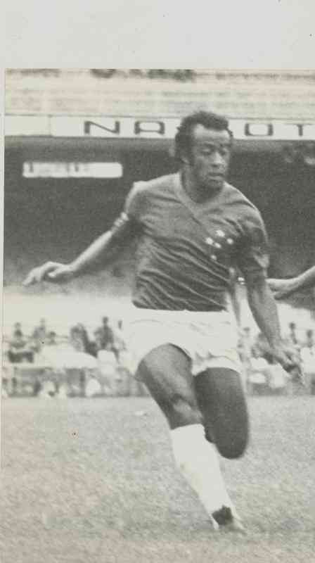 Dirceu Lopes marcou época com a camisa 10 do Cruzeiro nas décadas de 1960 e 1970. Fez parte do time campeão da Taça Brasil de 1966 e da Copa Libertadores de 1976 (como espectador). Com a camisa celeste, Dirceu fez 228 gols em 608 jogos. Ele é o segundo maior artilheiro da história do clube, atrás apenas de Tostão, com 245.