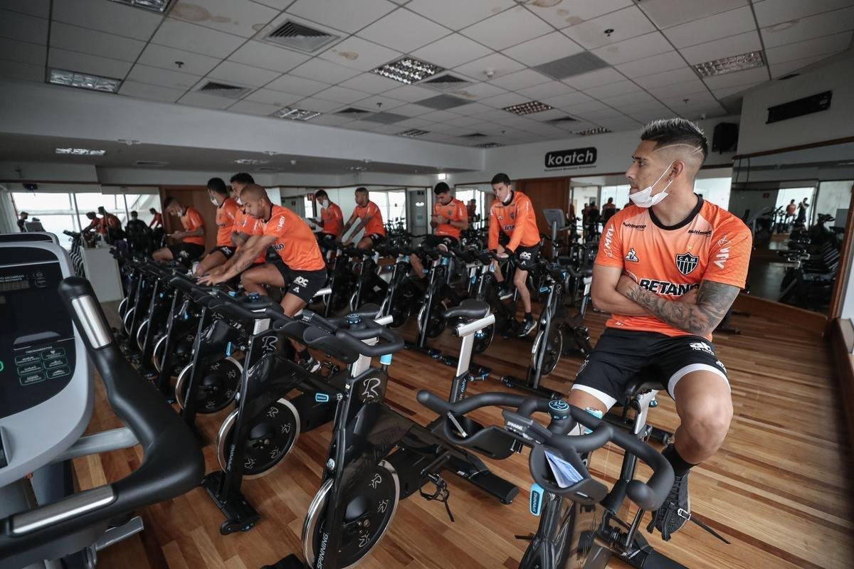 Jogadores do Atltico fizeram uma atividade regenerativa em So Paulo nesta quarta-feira, dia seguinte ao empate por 0 a 0 com o Palmeiras