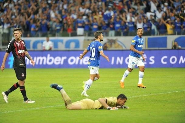 Cruzeiro conseguiu marcar no segundo tempo, com Arrascaeta, mas sofreu empate no fim com Bergson