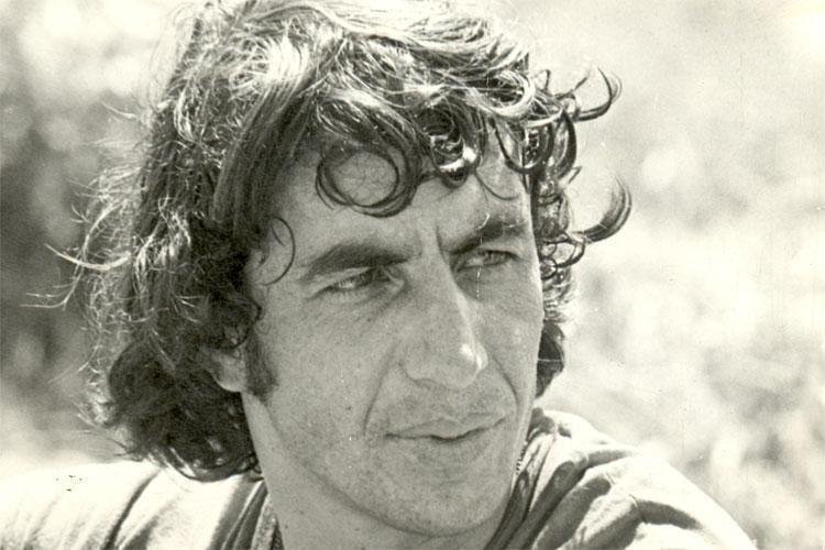 Piazza - Mineiro de Ribeiro das Neves, o ex-volante  o quarto jogador com maior nmero de jogos com a camisa celeste, com 566 jogos. Foram 15 anos dedicados ao clube. Pela Seleo, fez parte do time que encantou o mundo em 1970. Era titular do time de Zagallo. Tambm disputou a Copa de 1974. Atualmente, Piazza  presidente da Associao de Garantia ao Atleta Profissional (AGAP).