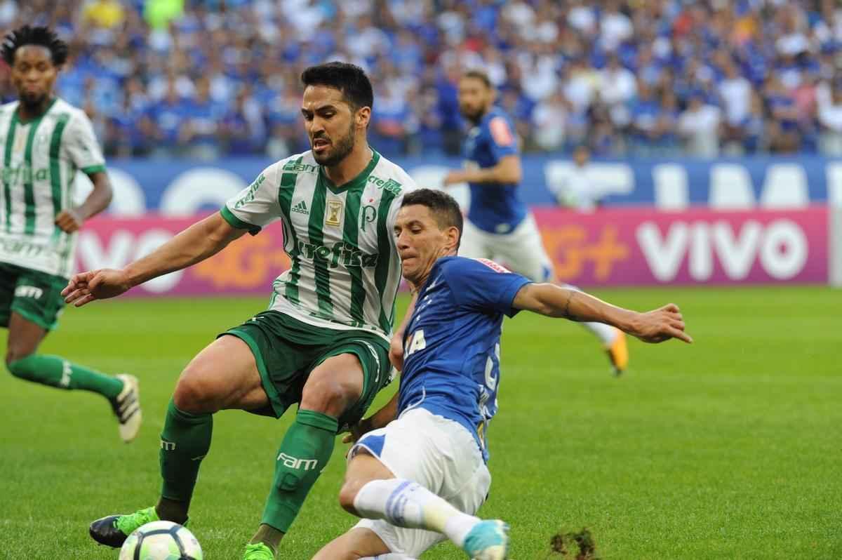 Lance de Cruzeiro e Palmeiras pela 12 rodada do Campeonato Brasileiro 