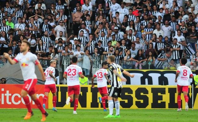 2022 (sete jogos - em vigor) - A s�rie atual do Atl�tico em casa tamb�m � ruim. S�o tr�s empates e quatro derrotas no Mineir�o, em per�odo que teve, inclusive, uma elimina��o nas quartas de final da Copa Libertadores para o Palmeiras.