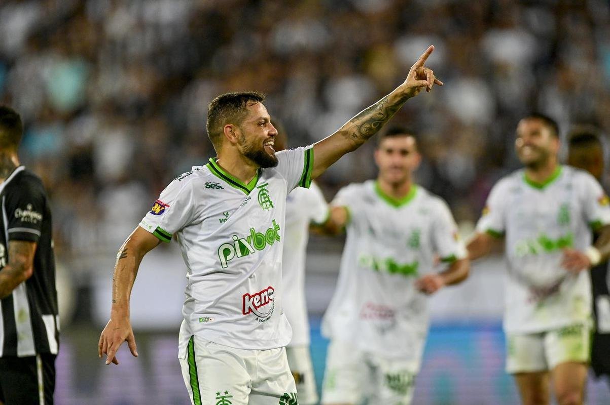 Fotos da partida entre Botafogo e Amrica, pelo duelo de volta das oitavas de final da Copa do Brasil. Jogo foi realizado nesta quinta-feira (14), no estdio Nilton Santos, na cidade do Rio de Janeiro.