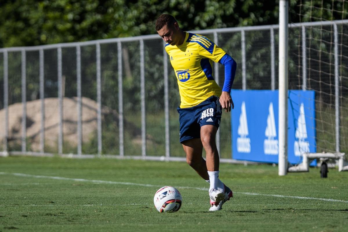 Matheus Pereira, lateral-esquerdo (68% dos votos)