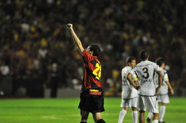 No dia 4 de março de 2009, Daniel Paulista marcou um dos dois gols na sua estreia pela Copa Libertadores da América pelo Sport na vitória do Leão sobre a LDU, então atual equipe campeã da competição internacional