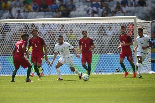 Portugal e Arglia empataram por 1 a 1 no Mineiro. Resultado fez os lusitanos avanarem s quartas de final em primeiro. Honduras passou em segundo. Surpreendentemente, Argentina est eliminada dos Jogos do Rio j na primeira fase do futebol masculino 