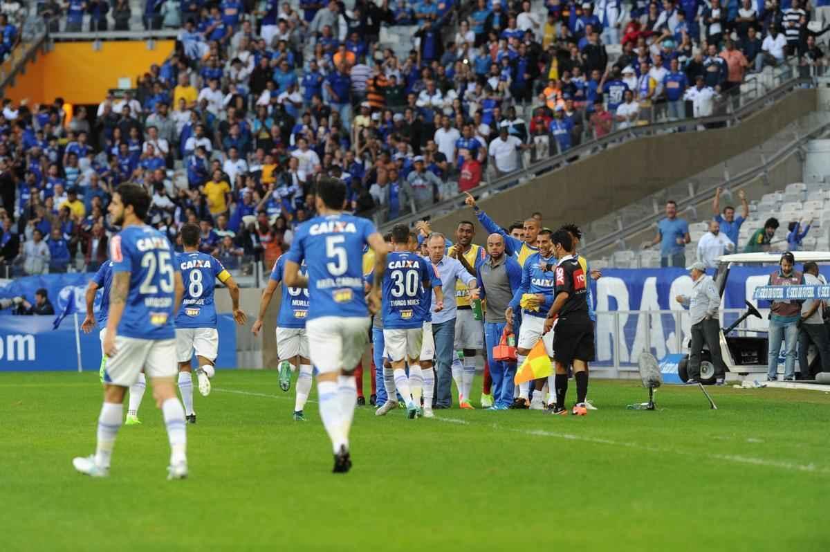 Lance de Cruzeiro e Palmeiras pela 12 rodada do Campeonato Brasileiro 