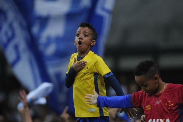 Cruzeiro voltou para o tudo ou nada no segundo tempo e chegou ao empate aos 13 minutos, com gol de cabea de Thiago Neves, aps assistncia de Ariel Cabral