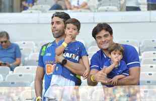 Imagens das torcidas de Cruzeiro e So Paulo no Mineiro