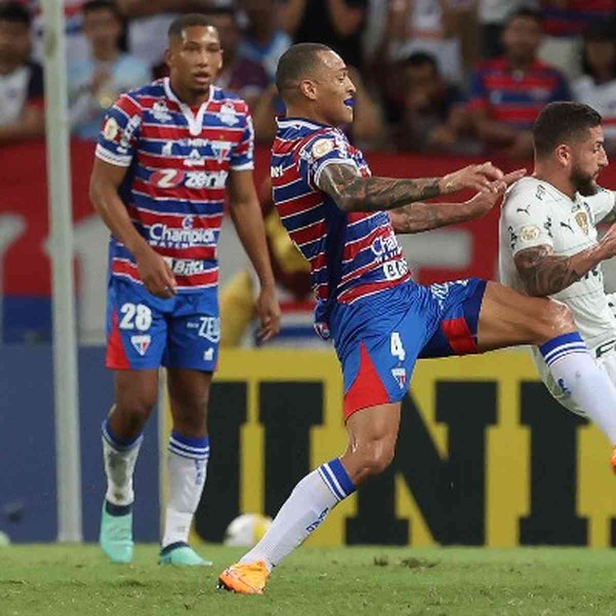 Após apagão, Fortaleza x Palmeiras é encerrado com empate e