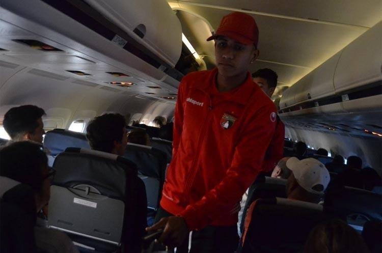 Imagens do embarque do Deportivo Lara para Belo Horizonte