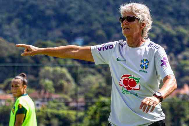 Pia Sundhage em treinamento pela Seleo Brasileira
