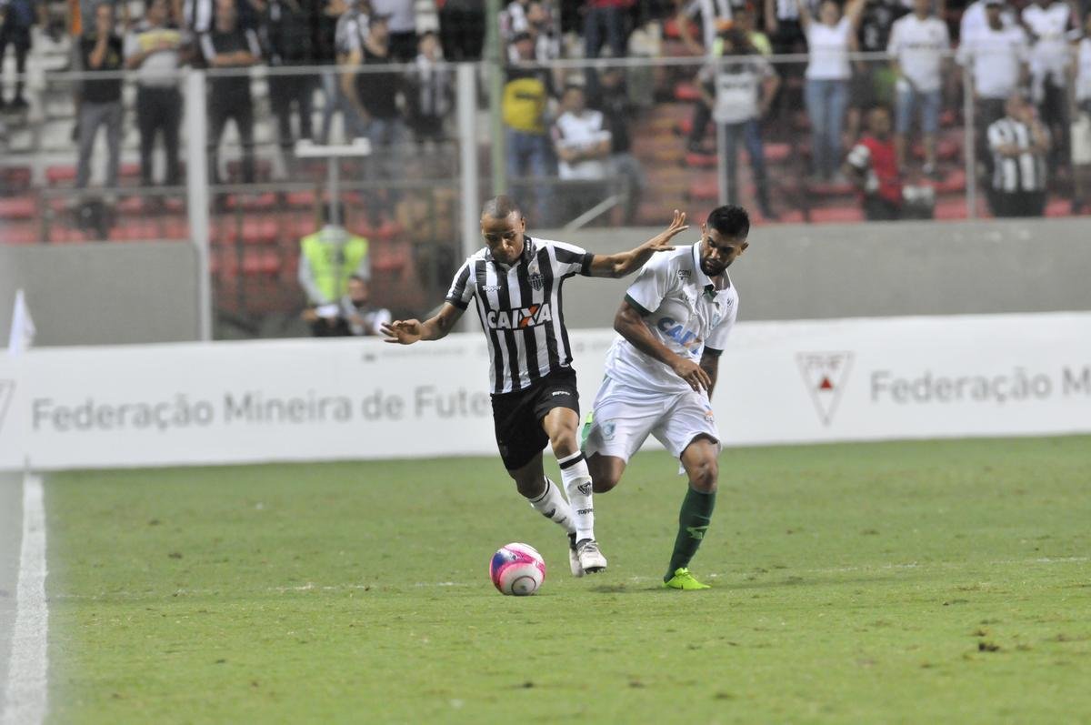 Fotos do primeiro tempo do clssico entre Atltico e Amrica, no Independncia, pela semifinal do Mineiro