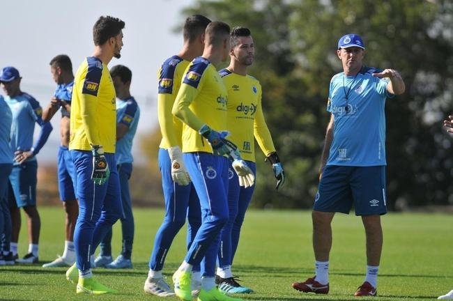 Rogrio Ceni concedeu entrevista coletiva e comandou o primeiro treinamento