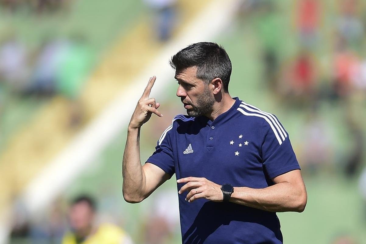Fotos do jogo entre Guarani e Cruzeiro, no Brinco de Ouro, em Campinas, pela 17 rodada da Srie B do Campeonato Brasileiro