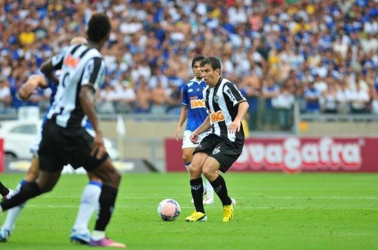 Fotos exclusivas do clssico entre Cruzeiro e Atltico na reabertura oficial do Mineiro