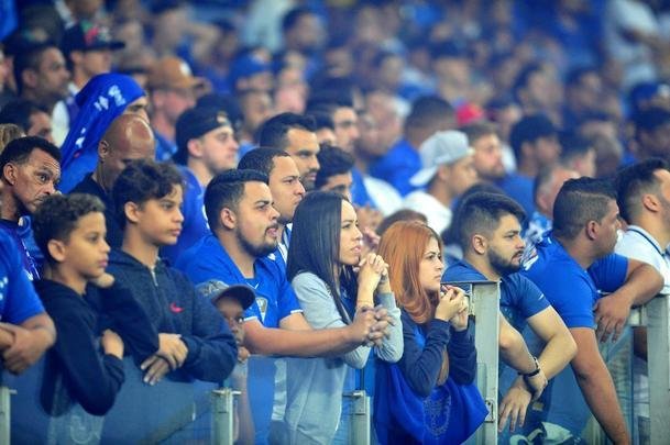 Fotos da torcida cruzeirense, no Mineiro, na partida contra o Inter, pela semifinal da Copa do Brasil