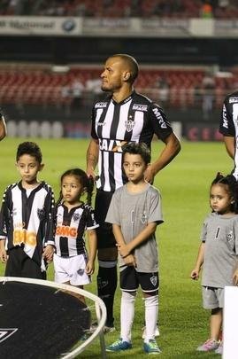 Atlético saiu atrás, conseguiu virada com Róger Guedes e Ricardo Oliveira, mas cedeu empate no Morumbi