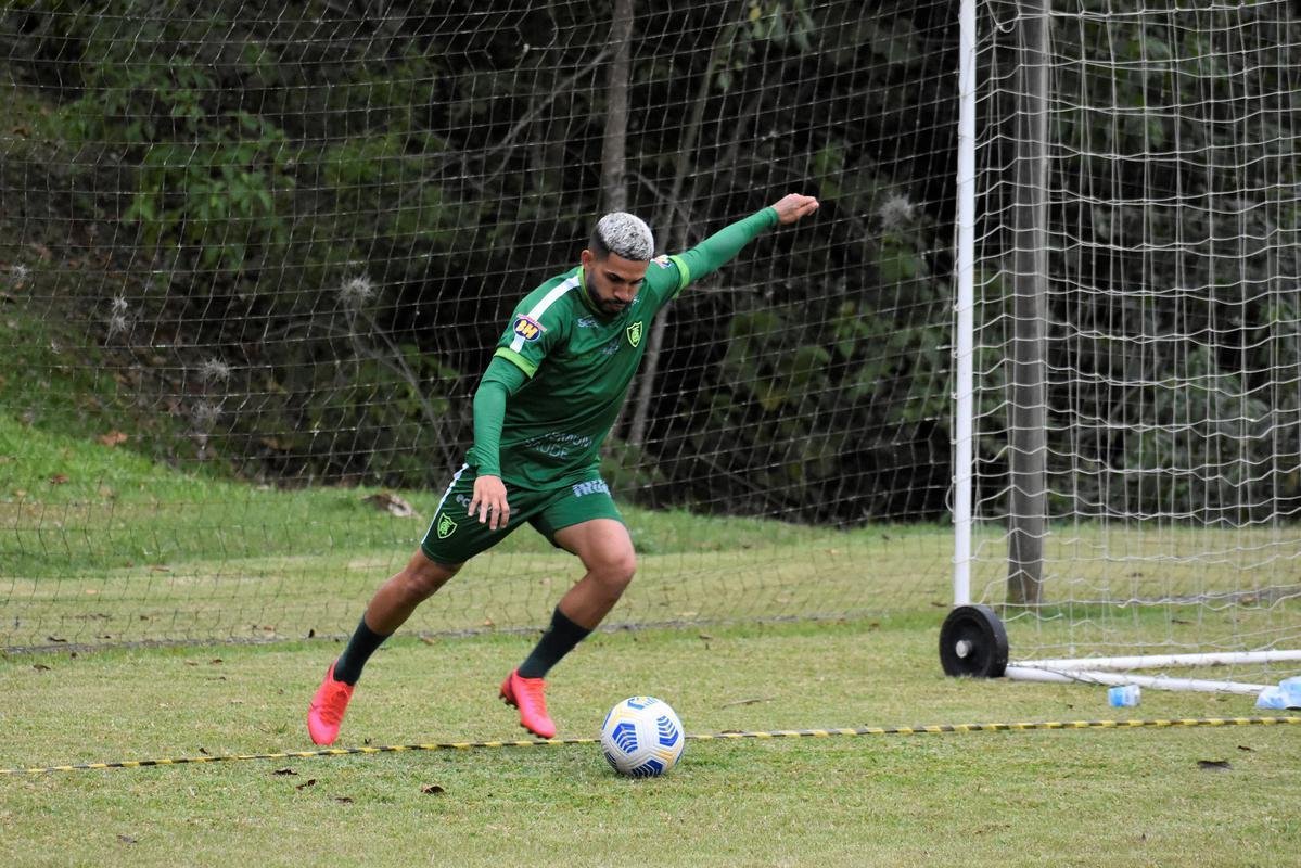 Imagens do treino do Amrica em Cricima, para duelo pela Copa do Brasil
