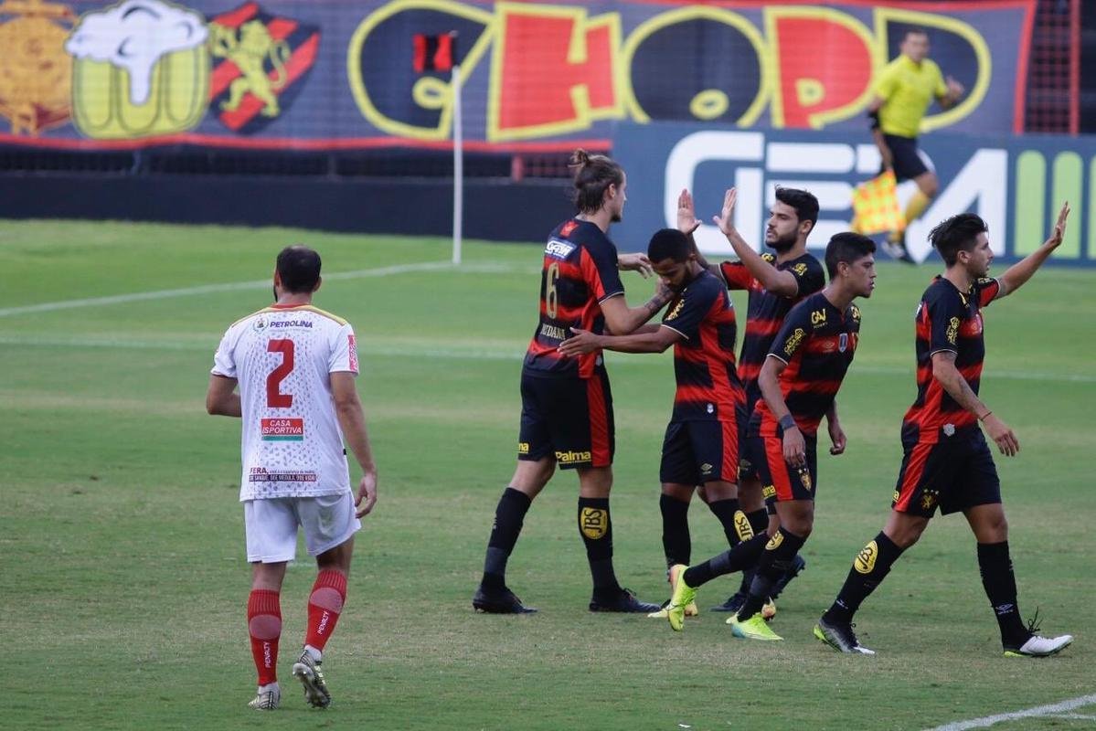 O Leão encerrou sua participação no quadrangular do rebaixamento com a terceira vitória em três jogos. Na tarde desta quarta-feira, os rubro-negros golearam o Petrolina por 5 a 0, na Ilha do Retiro