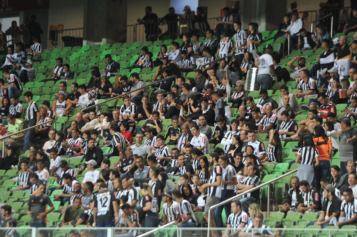Torcidas de Atltico e San Lorenzo, no Independncia