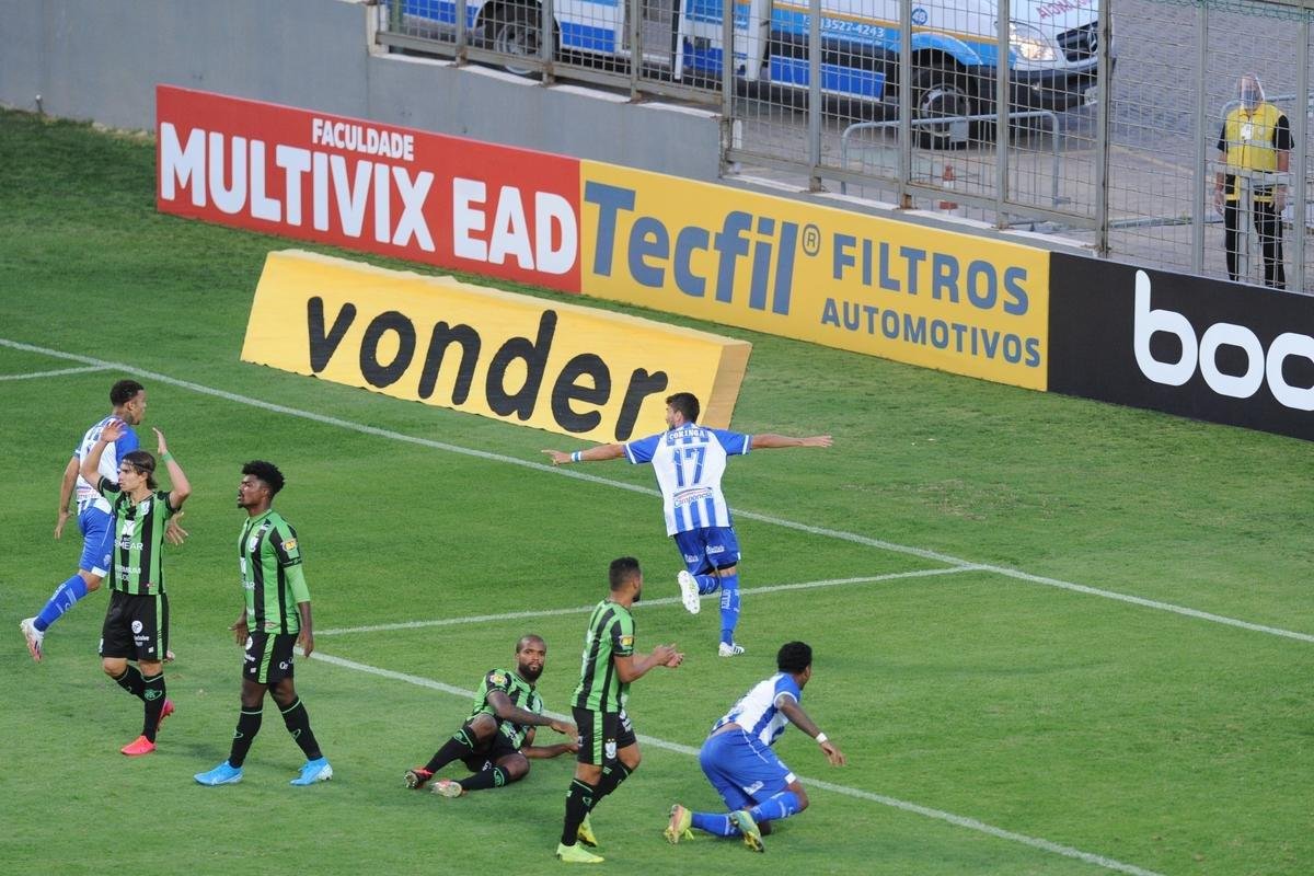 No segundo tempo, o CSA empatou com gol de cabea de Rodrigo Pimpo. Mas, logo depois, Amrica voltou  frente do placar, com gol do zagueiro Messias