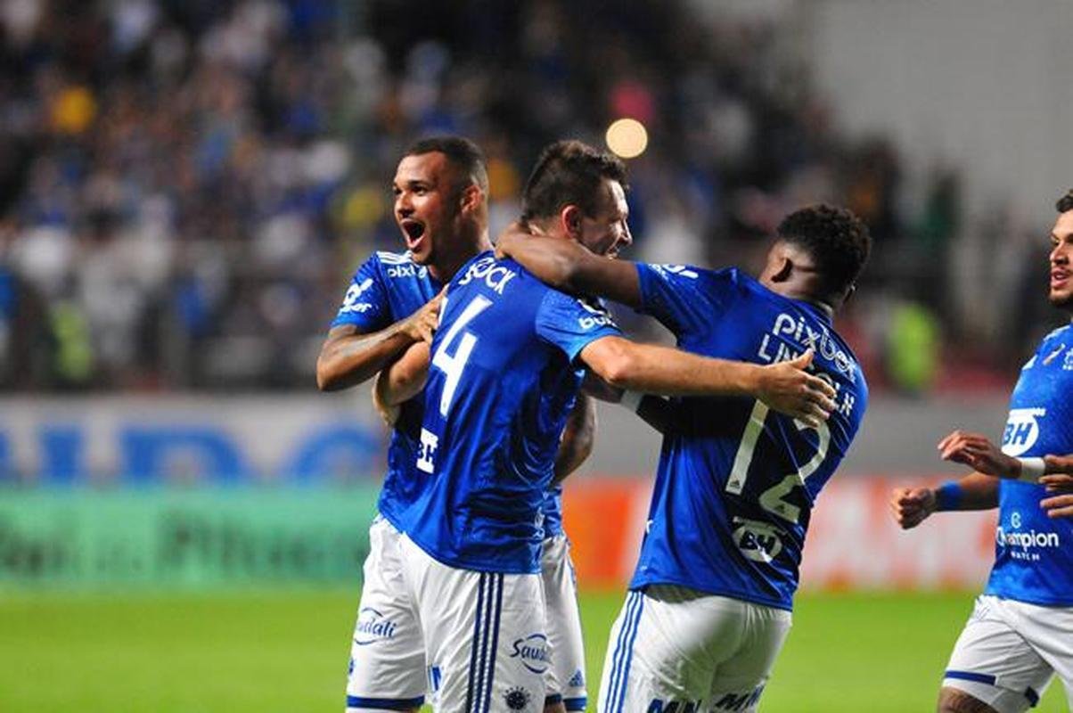 O Cruzeiro goleou o Nutico por 4 a 0 no Independncia, em Belo Horizonte, na 26 rodada da Srie B