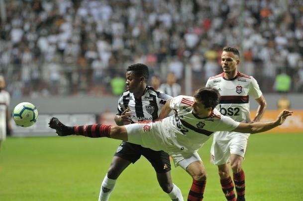 Galo derrotou Flamengo por 2 a 1 e assumiu provisoriamente a segunda posio no Brasileiro