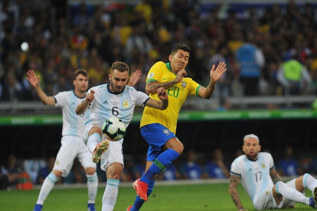 Fotos da vitria do Brasil sobre a Argentina, por 2 a 0, no Mineiro, pela semifinal da Copa Amrica; Gabriel Jesus e Firmino marcaram os gols da seleo em BH