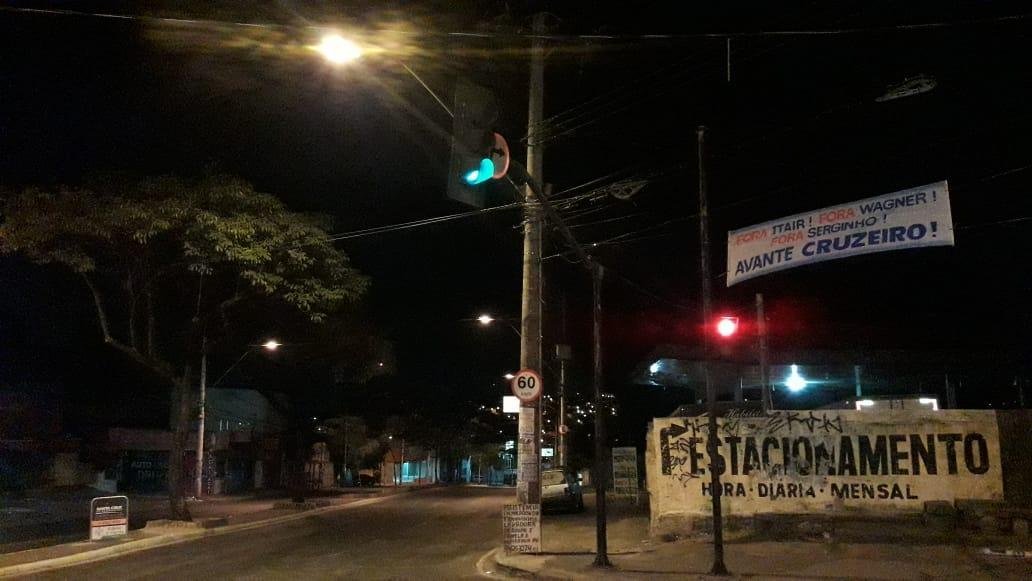 Faixas contra a diretoria do Cruzeiro