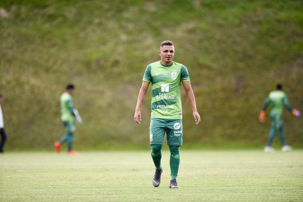 Lisca foi apresentado, conversou com jogadores e assistiu ao treino do Amrica