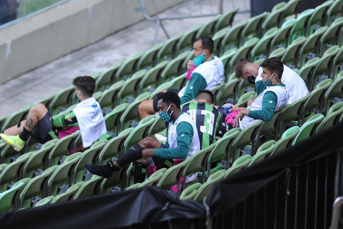Fotos do jogo entre Amrica e Cuiab, no Independncia, em Belo Horizonte, pela segunda da Srie B do Brasileiro