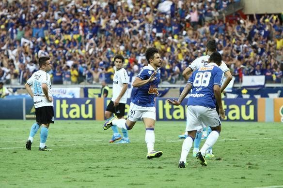 Partida vlida pela 33 rodada do Brasileiro, no Mineiro