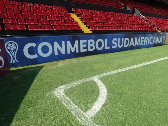 Construído em 1946, o Cemitério de Elefantes foi onde o Colón venceu o Santos de Pelé, a Seleção Argentina, o Peñarol, então campeão mundial, e os poderosos River Plate e Boca Juniors