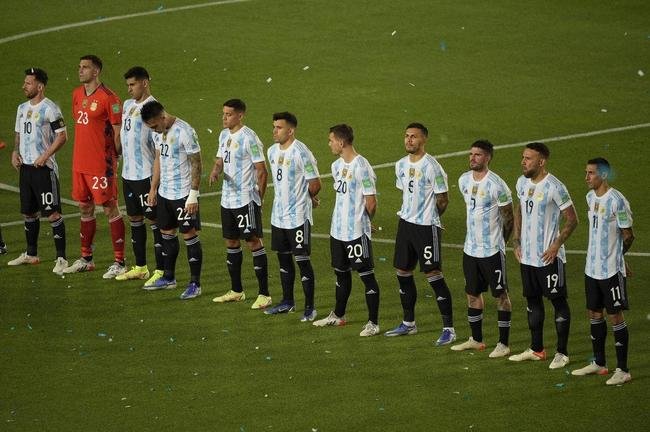 Sem Neymar, Brasil encarou a Argentina em clssico agitado pelas Eliminatrias