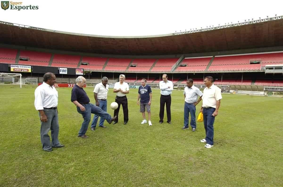 Em 2006, no aniversário de 40 anos do título da Taça Brasil de 1966, reportagem do Estado de Minas e do Superesportes reuniu no Mineirão alguns dos craques do Cruzeiro: Zé Carlos, William, Procópio, Neco, Natal, Dirceu Lopes, Evaldo e Tostão.