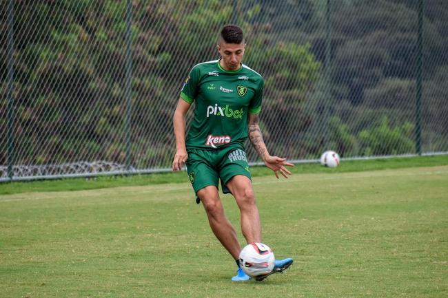 O América deu continuidade nesta terça-feira aos seus trabalhos de pré-temporada. A equipe alviverde fez treinos com e sem bola no CT Lanna Drumond