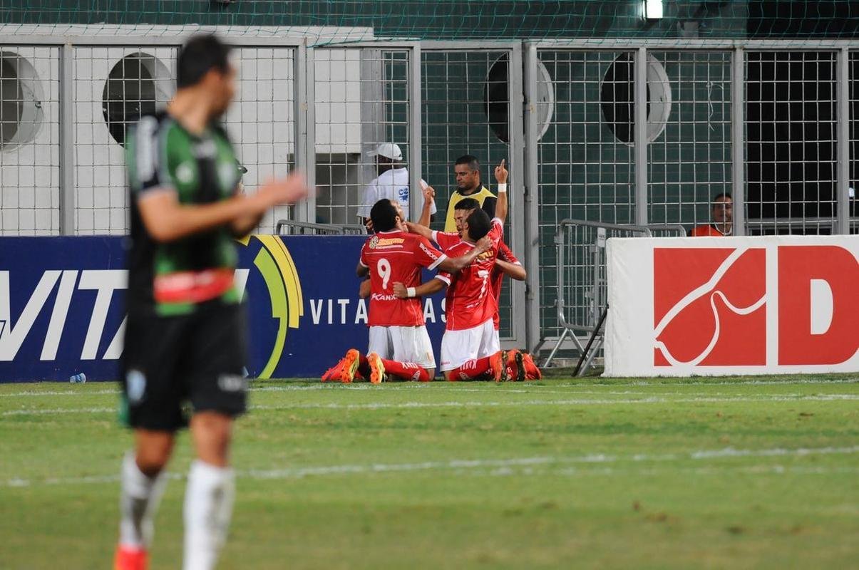 Imagens do jogo entre Amrica e Mogi Mirim no Independncia