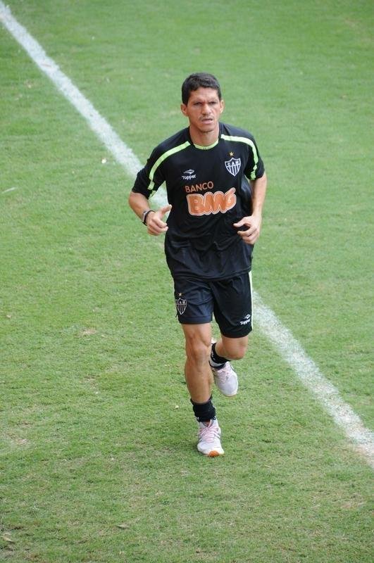 Magno Alves - O centroavante, contratado pelo Galo aps se destacar no Cear, foi um dos grandes nomes do Alvinegro em 2011, terminando o ano como artilheiro e lder de assistncias. Na estreia, no amistoso contra o River Plate, do Uruguai, na Arena do Jacar, no se destacou muito.