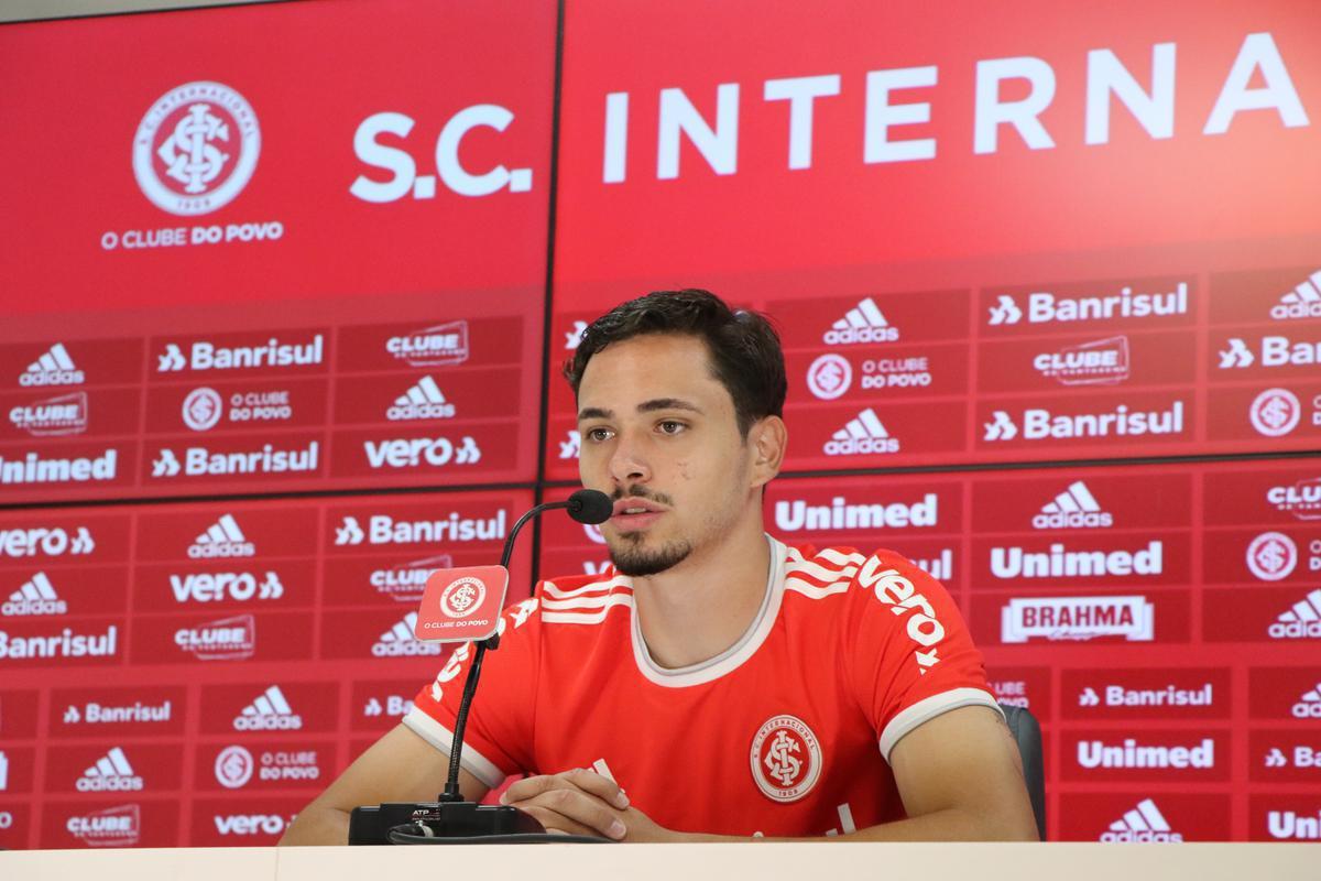 Maurício (meia) - transferiu-se em novembro de 2020 para o Internacional, que pagou R$1,2 milhão ao Cruzeiro e liberou em definitivo o atacante William Pottker com salários pagos até março de 2021. A Raposa ainda manteve 40% dos direitos econômicos do jovem de 19 anos - 10% foram repassados ao clube gaúcho em fevereiro de 2021 como compensação no negócio de Bruno José.
